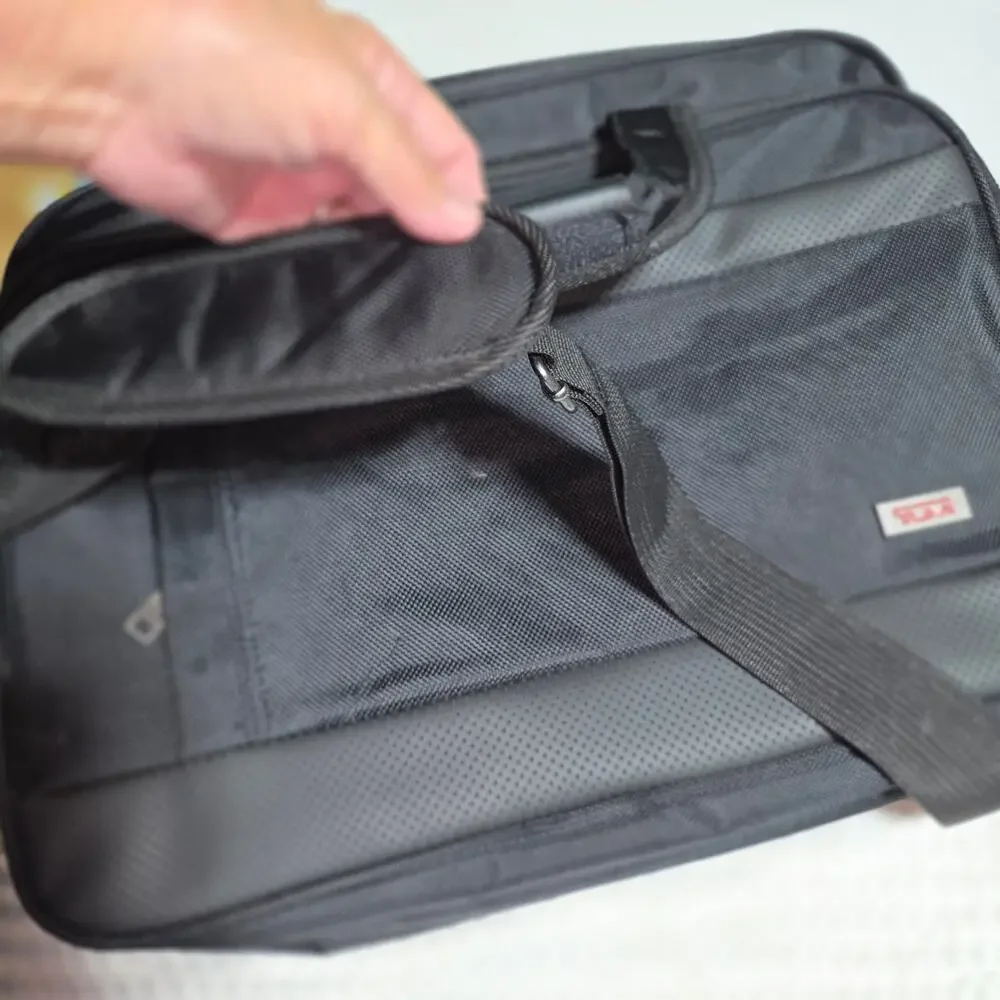 TUMI BLACK.ZIP AROUND PORTFOLIO BRIEFCASE BAG